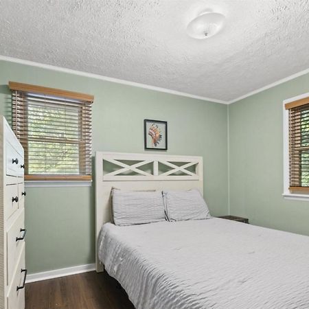 Serene Forest View- Hot Tub- Pet Friendly With Fenced Yard 개틀린버그 외부 사진