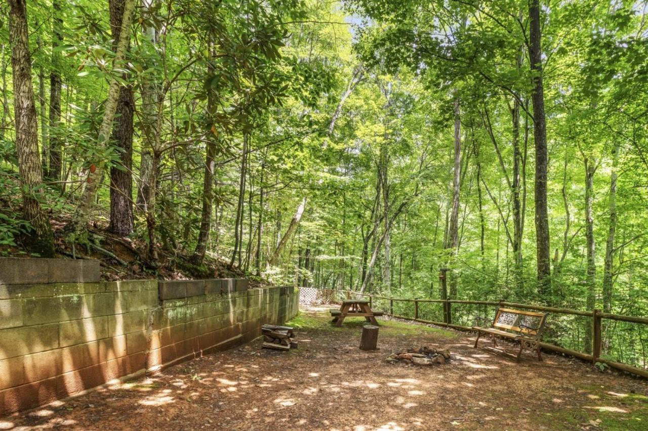 Serene Forest View- Hot Tub- Pet Friendly With Fenced Yard 개틀린버그 외부 사진