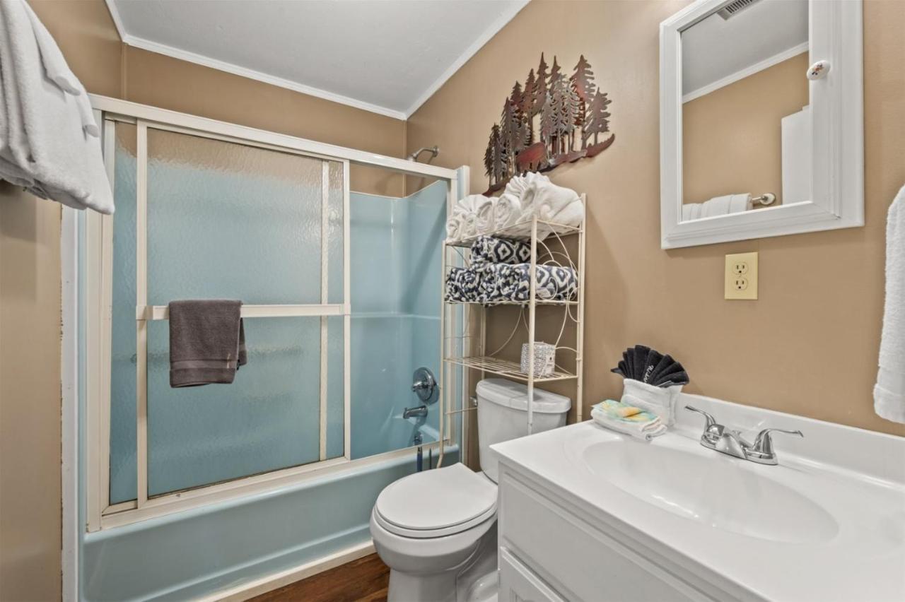 Serene Forest View- Hot Tub- Pet Friendly With Fenced Yard 개틀린버그 외부 사진