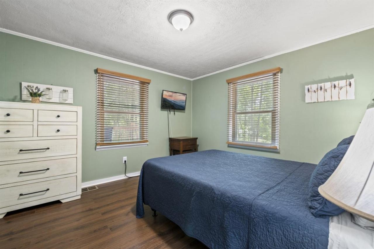 Serene Forest View- Hot Tub- Pet Friendly With Fenced Yard 개틀린버그 외부 사진