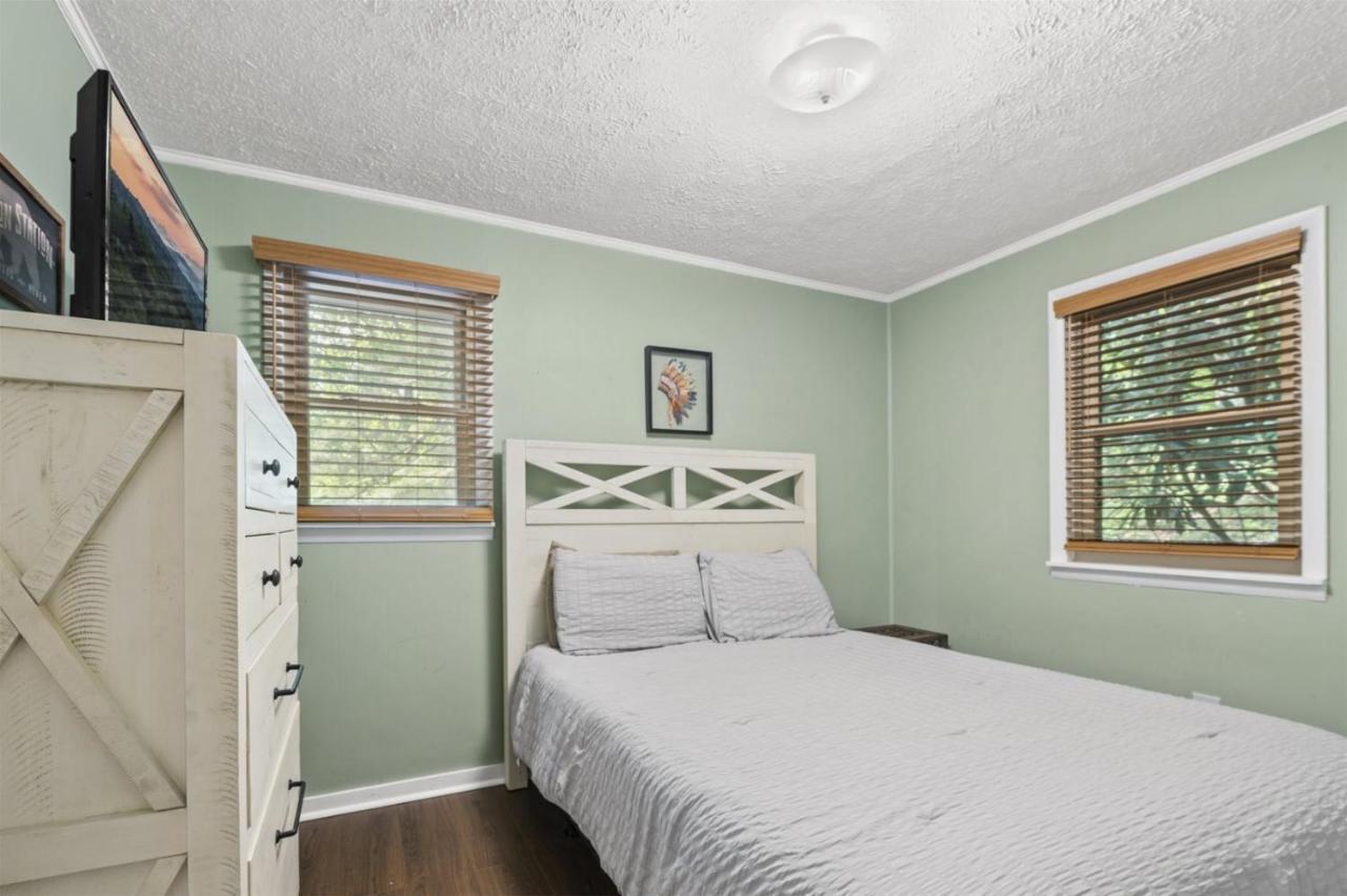 Serene Forest View- Hot Tub- Pet Friendly With Fenced Yard 개틀린버그 외부 사진