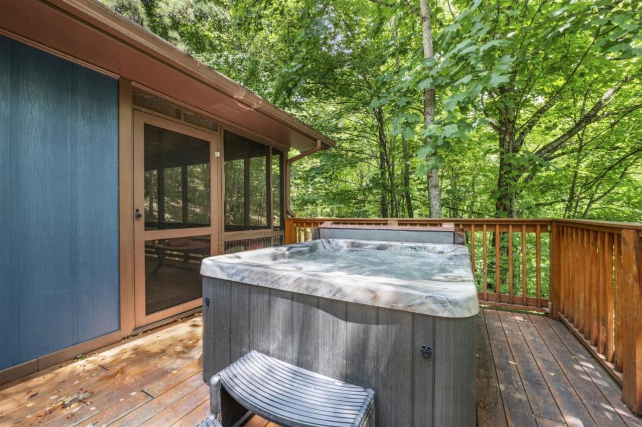 Serene Forest View- Hot Tub- Pet Friendly With Fenced Yard 개틀린버그 외부 사진