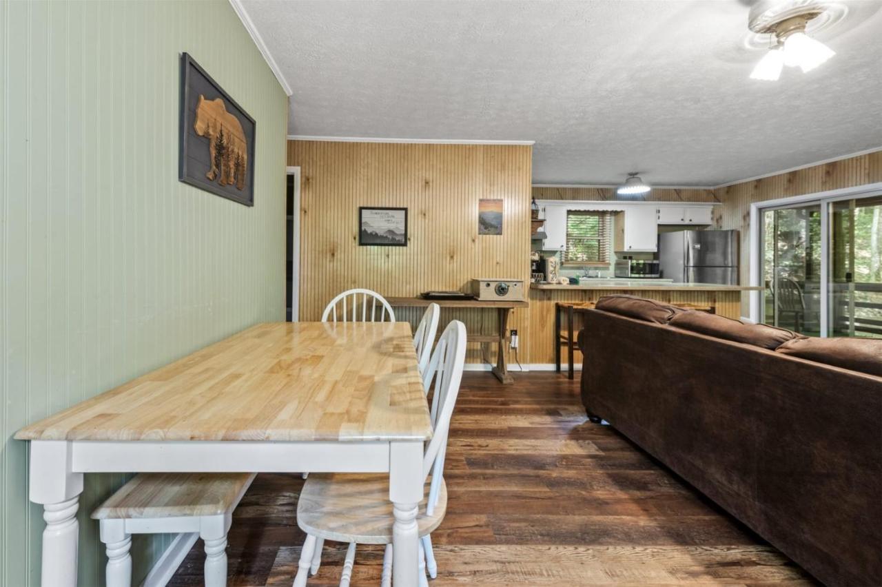 Serene Forest View- Hot Tub- Pet Friendly With Fenced Yard 개틀린버그 외부 사진