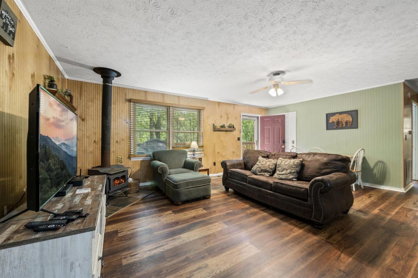 Serene Forest View- Hot Tub- Pet Friendly With Fenced Yard 개틀린버그 외부 사진